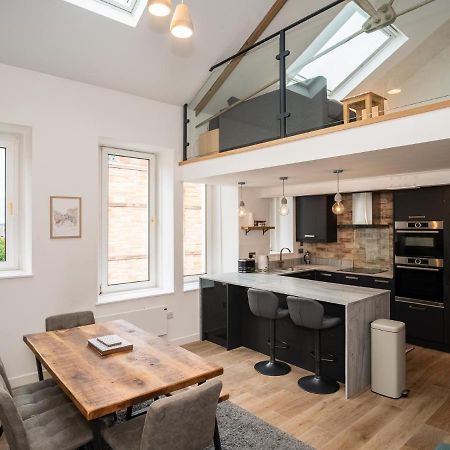 Pass The Keys Stunning 3 Bed Loft Style Apt With Free Parking EDI Exterior photo