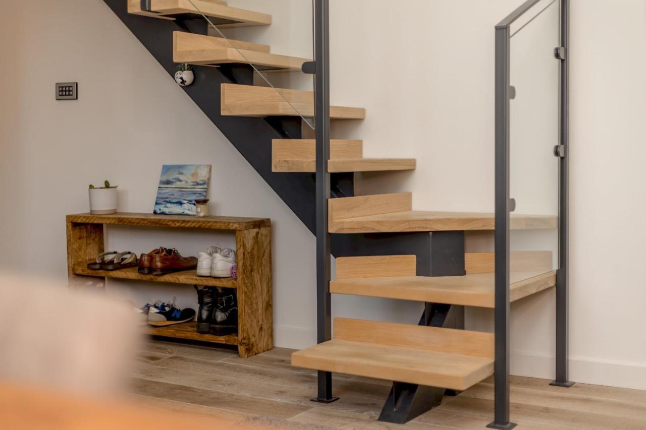 Pass The Keys Stunning 3 Bed Loft Style Apt With Free Parking EDI Exterior photo