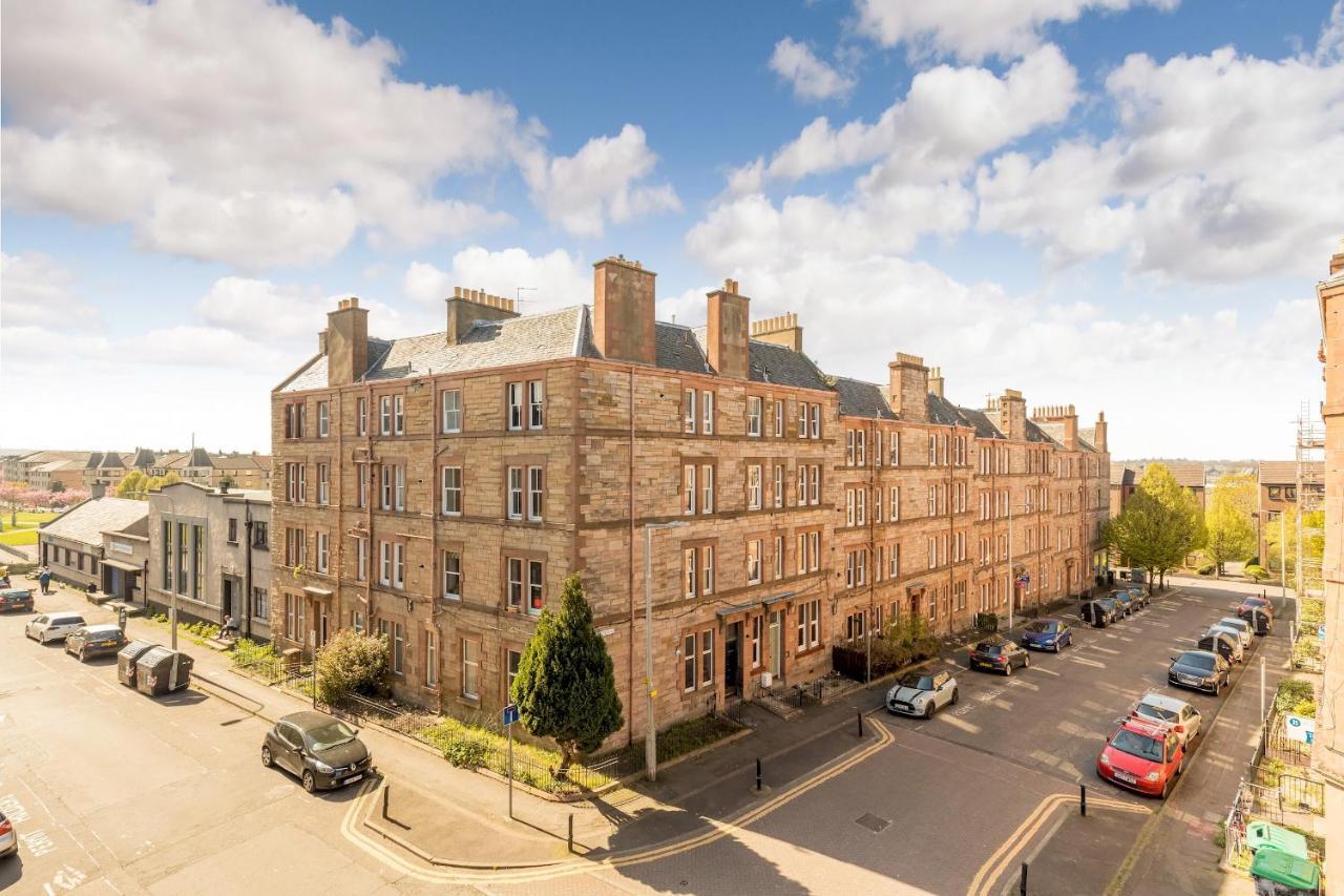 Pass The Keys Stunning 3 Bed Loft Style Apt With Free Parking EDI Exterior photo