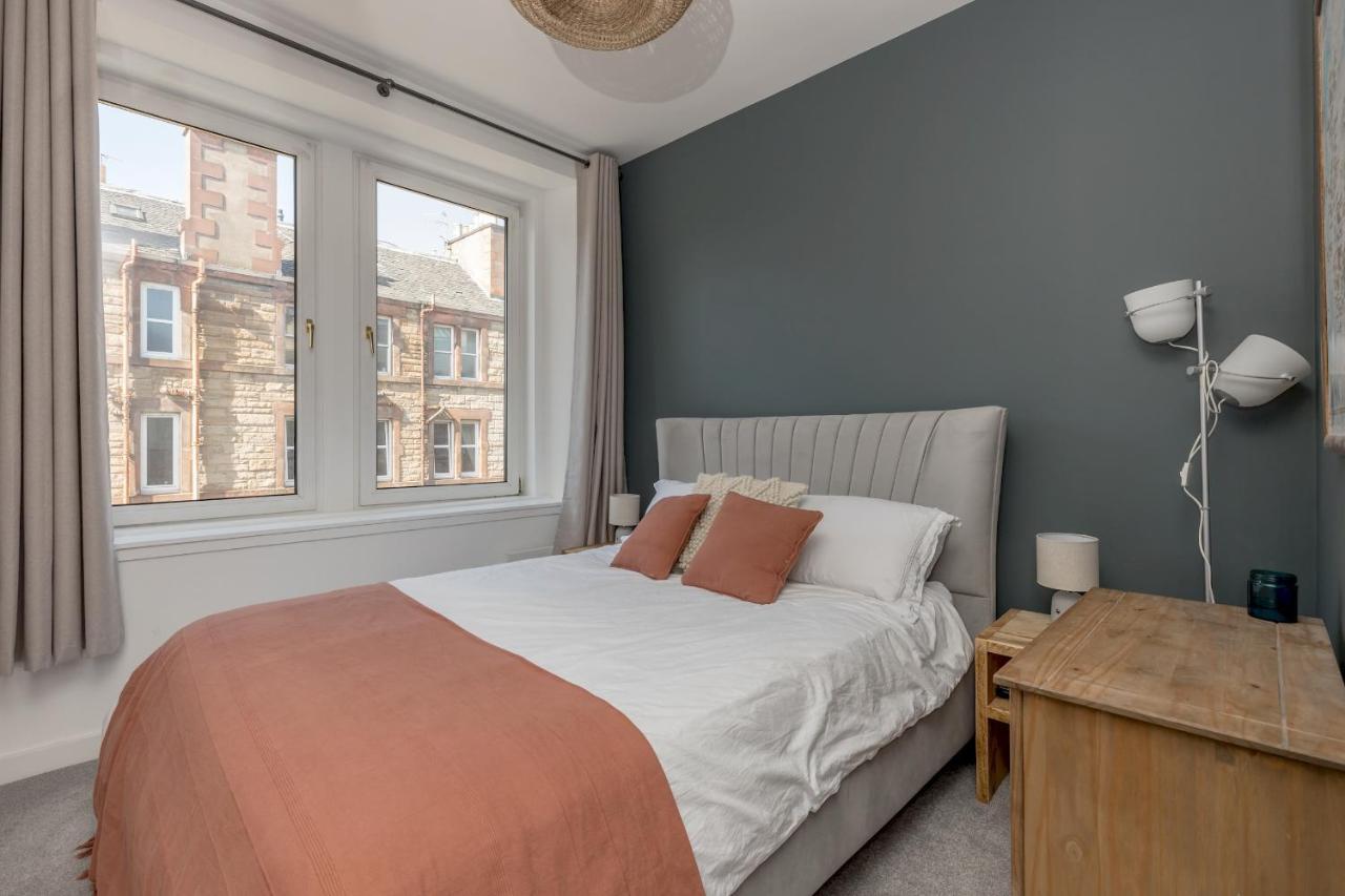Pass The Keys Stunning 3 Bed Loft Style Apt With Free Parking EDI Exterior photo