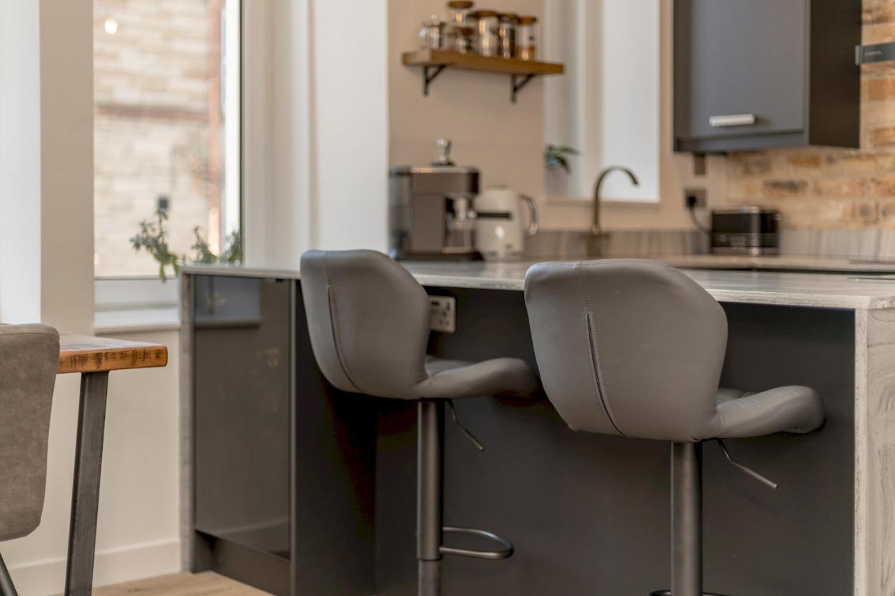 Pass The Keys Stunning 3 Bed Loft Style Apt With Free Parking EDI Exterior photo