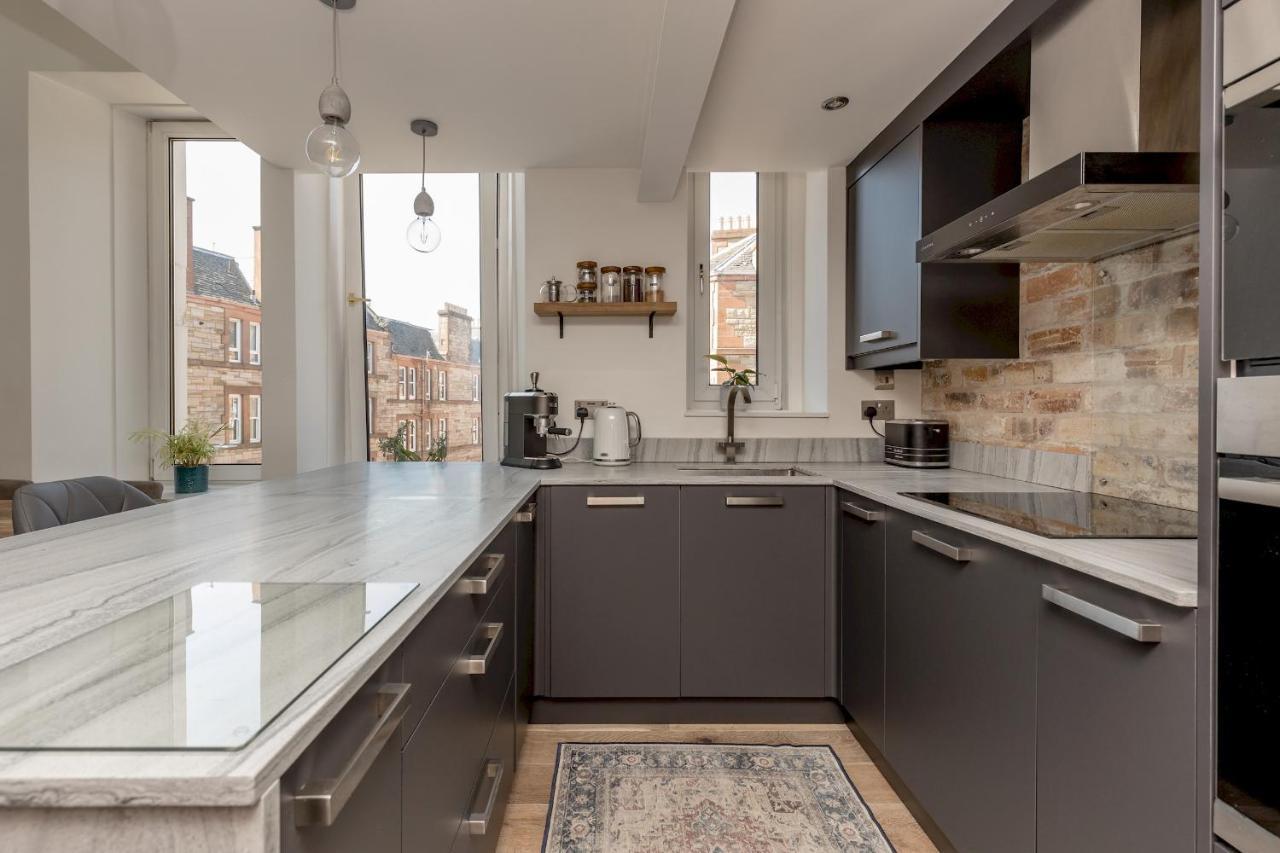 Pass The Keys Stunning 3 Bed Loft Style Apt With Free Parking EDI Exterior photo
