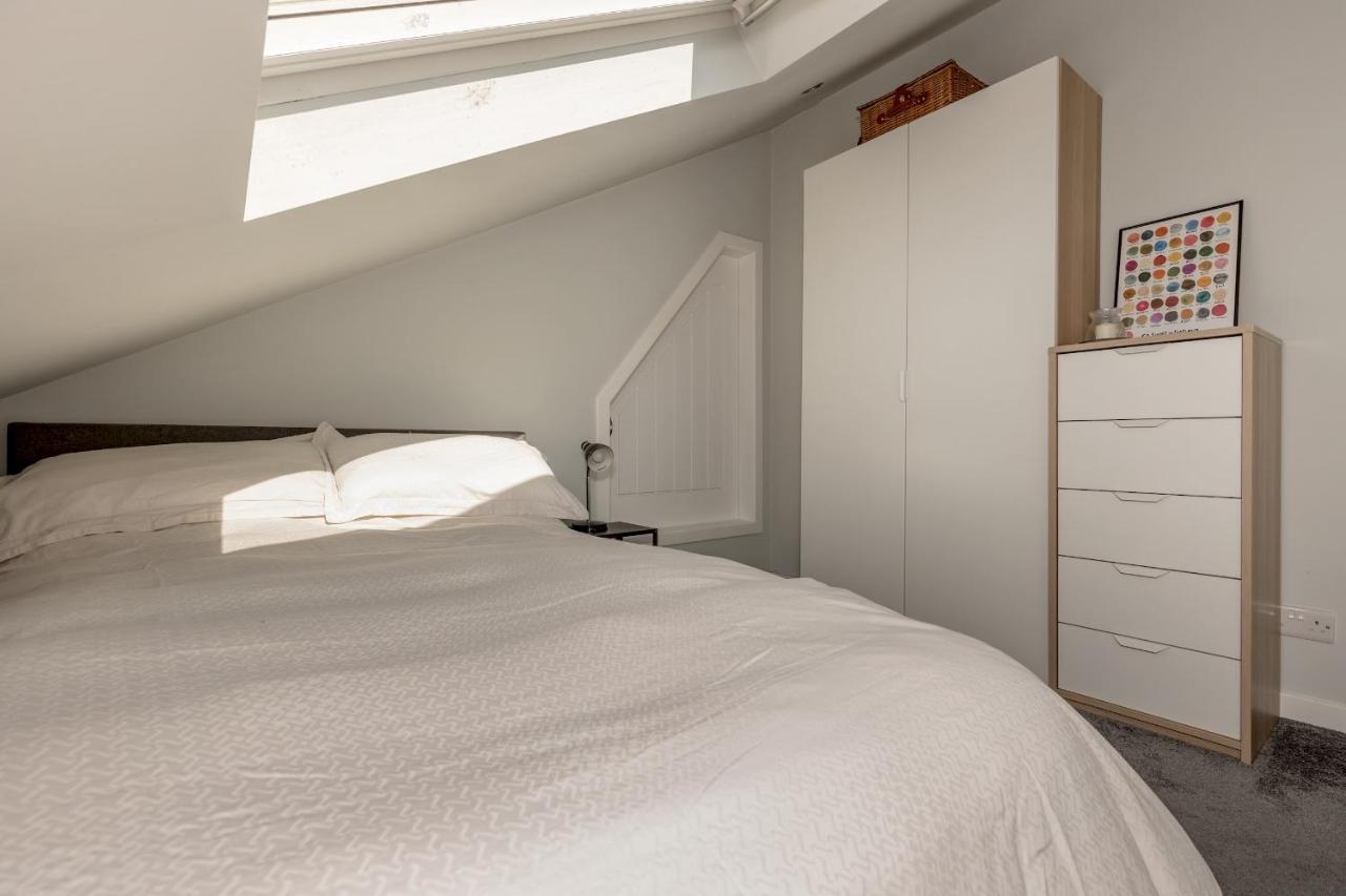 Pass The Keys Stunning 3 Bed Loft Style Apt With Free Parking EDI Exterior photo