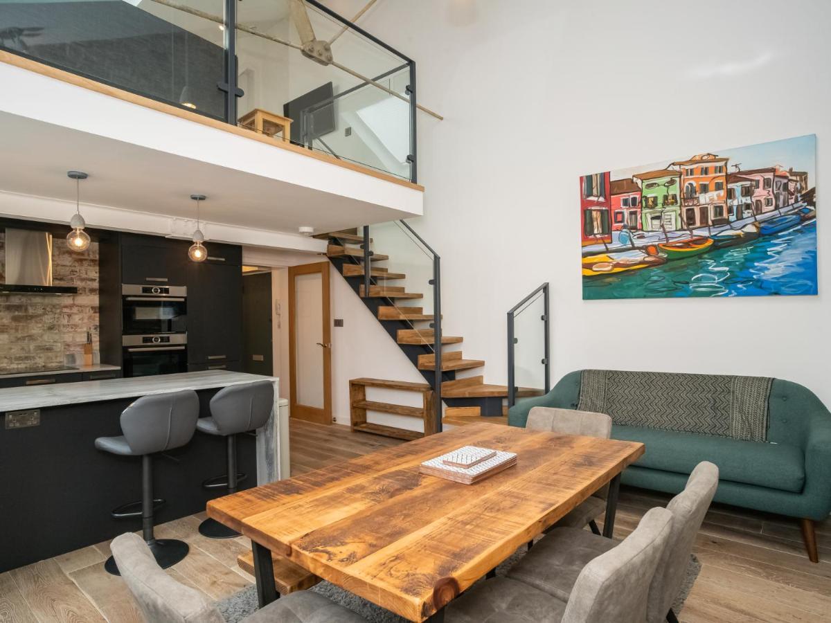 Pass The Keys Stunning 3 Bed Loft Style Apt With Free Parking EDI Exterior photo