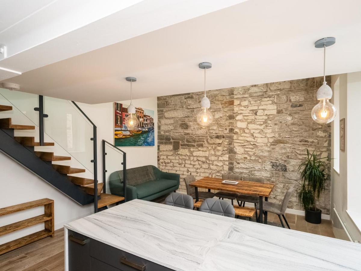Pass The Keys Stunning 3 Bed Loft Style Apt With Free Parking EDI Exterior photo