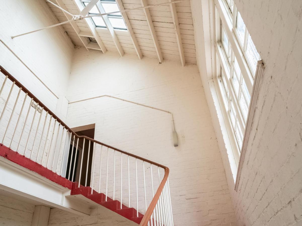 Pass The Keys Stunning 3 Bed Loft Style Apt With Free Parking EDI Exterior photo