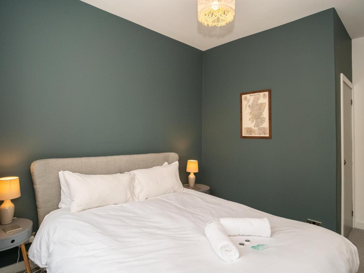 Pass The Keys Stunning 3 Bed Loft Style Apt With Free Parking EDI Exterior photo