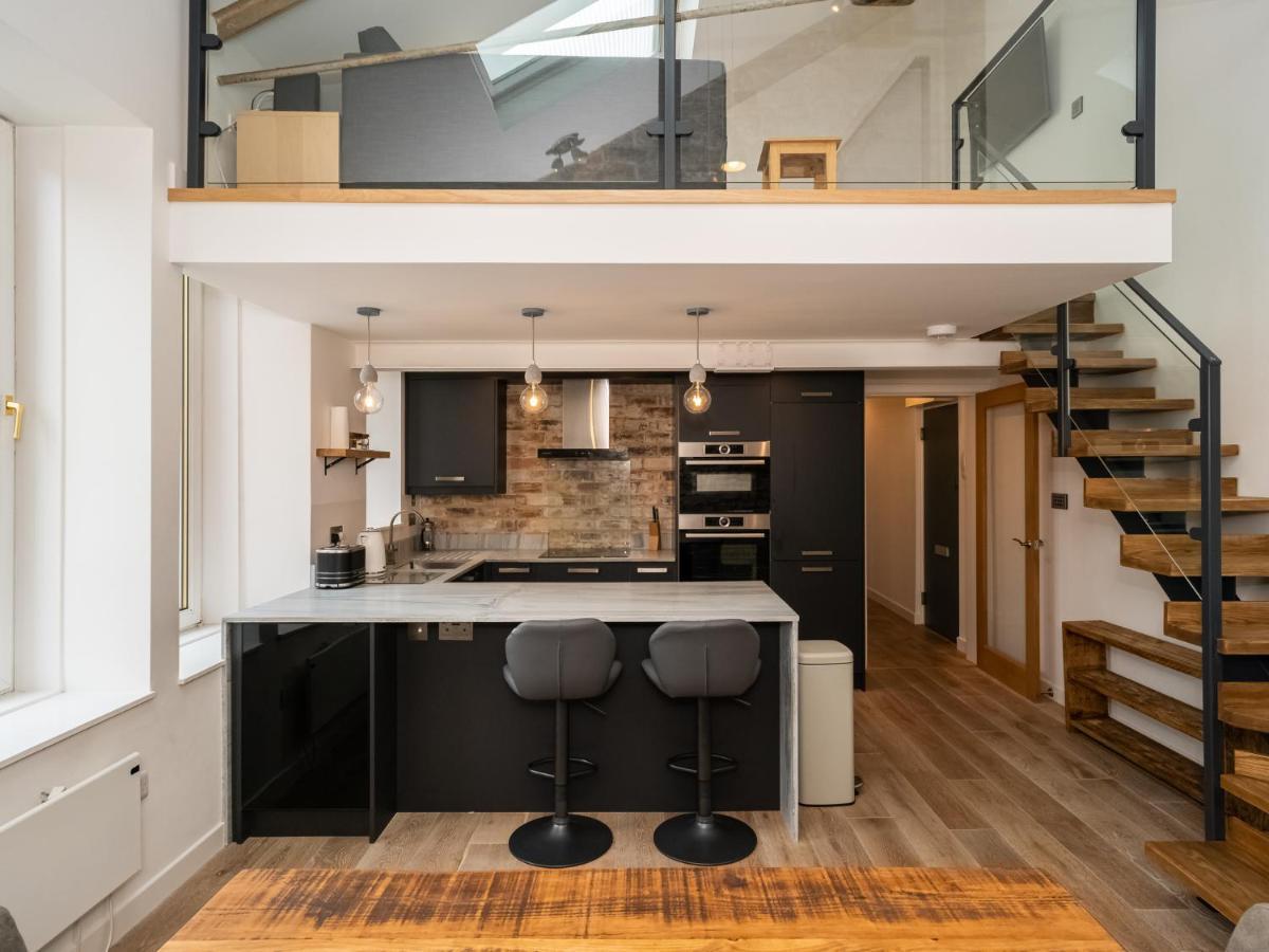 Pass The Keys Stunning 3 Bed Loft Style Apt With Free Parking EDI Exterior photo