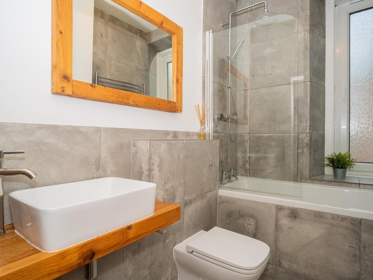 Pass The Keys Stunning 3 Bed Loft Style Apt With Free Parking EDI Exterior photo