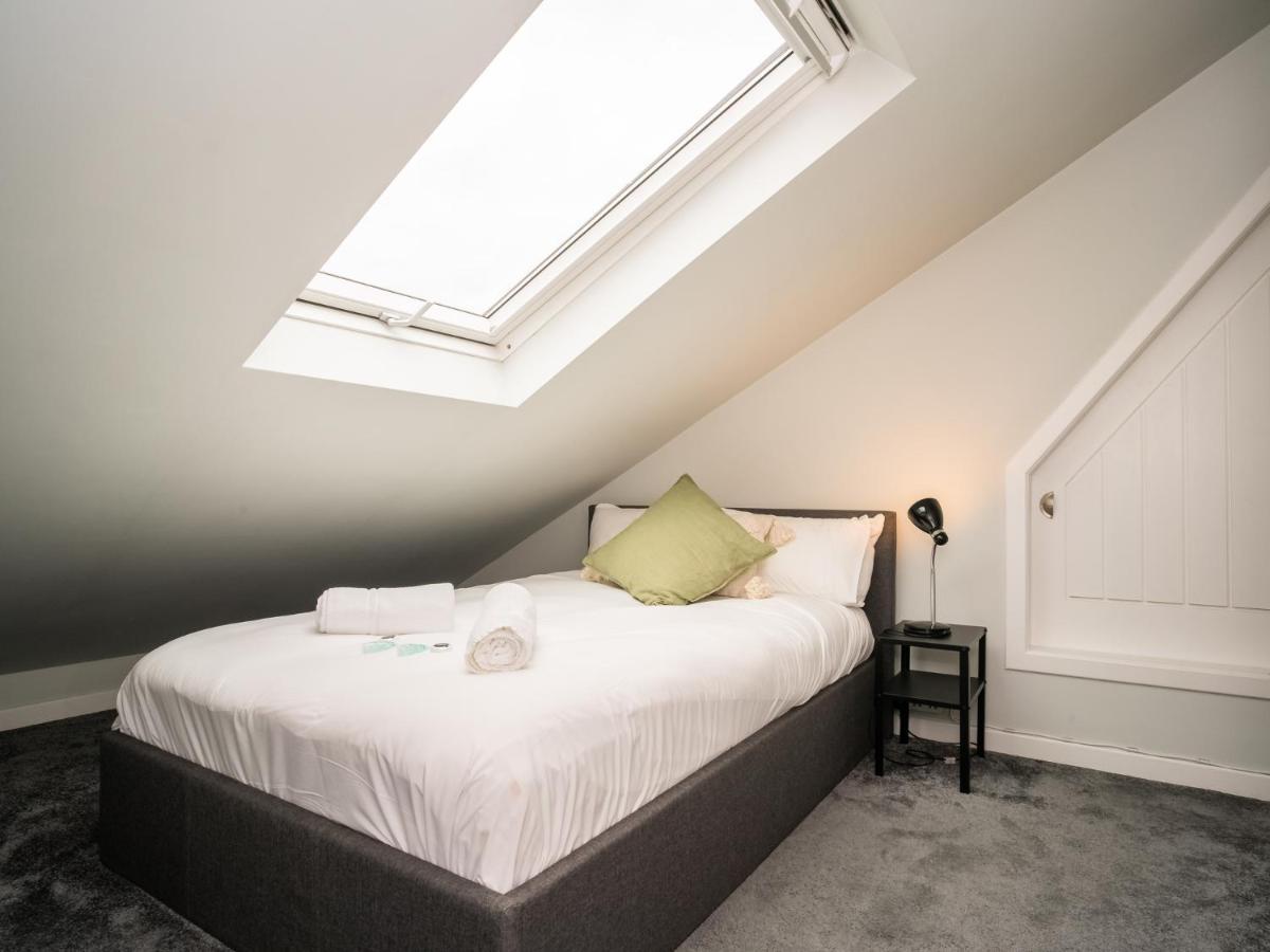 Pass The Keys Stunning 3 Bed Loft Style Apt With Free Parking EDI Exterior photo