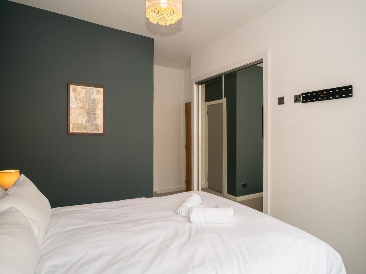 Pass The Keys Stunning 3 Bed Loft Style Apt With Free Parking EDI Exterior photo