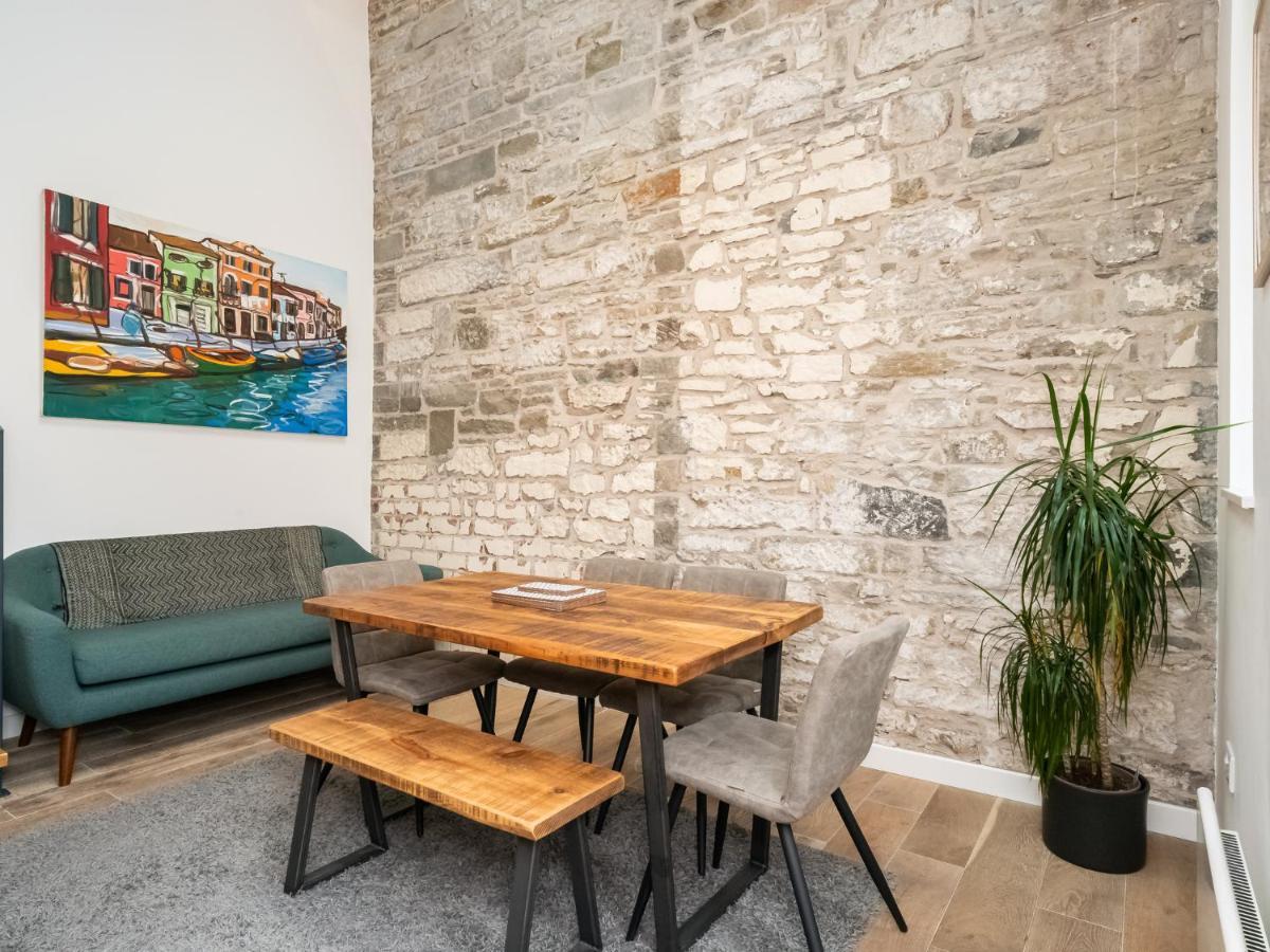 Pass The Keys Stunning 3 Bed Loft Style Apt With Free Parking EDI Exterior photo